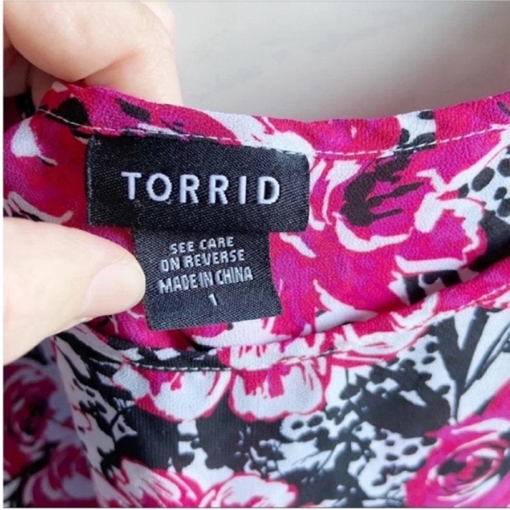 Torrid pink rose print georgette blouse open back - Picture 6 of 8